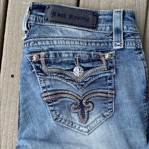 Rock revival Essie Capri